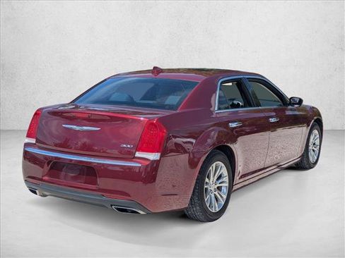 Used 2018 Chrysler 300 Touring L RWD image 3