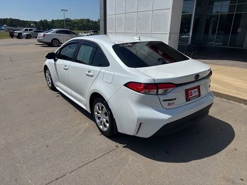 Used 2026 Toyota Corolla LE FWD image 12