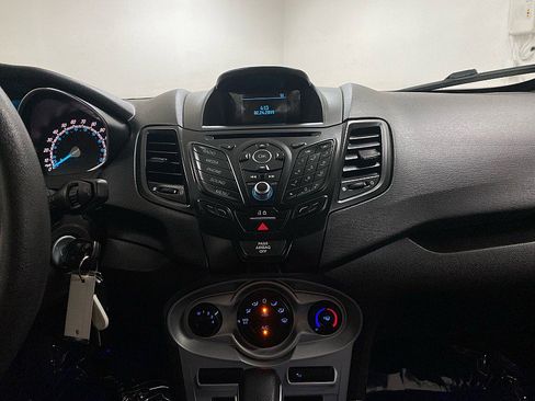 Used 2017 Ford Fiesta SE image 19