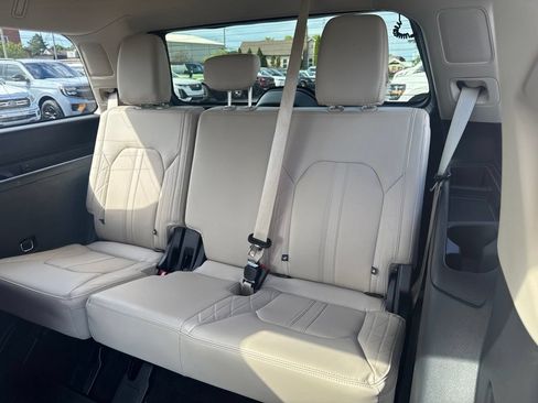 Used 2023 Ford Expedition Platinum AWD/4WD image 36