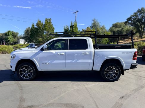 Used 2021 RAM 1500 Laramie AWD/4WD image 1