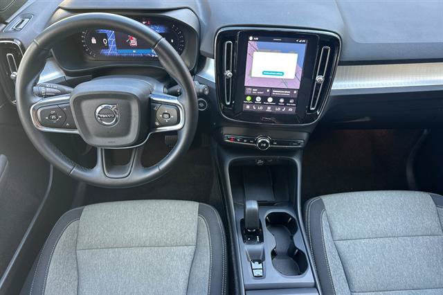 Certified 2025 Volvo XC40 B5 Core AWD/4WD image 14