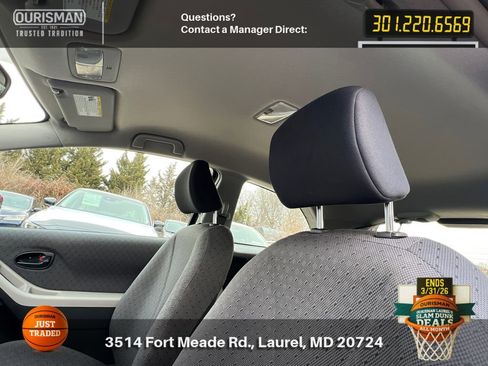 Used 2010 Toyota Yaris 2-Door Hatchback image 17