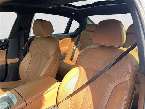 Used 2017 BMW 750i image 16