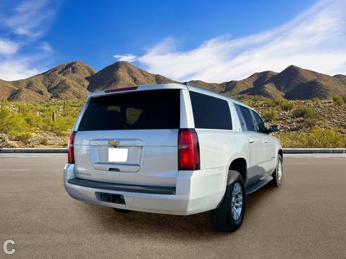 Used 2020 Chevrolet Suburban LT RWD image 4