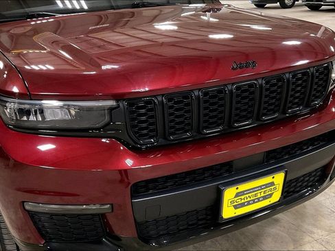 Used 2023 Jeep Grand Cherokee L Limited w/ Black Appearance Package AWD/4WD image 29