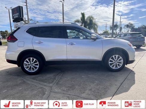 Used 2018 Nissan Rogue SV image 2