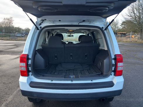 Used 2014 Jeep Patriot Latitude w/ Sun/Sound Group image 9