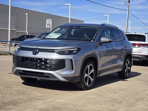 New 2026 Volkswagen Tiguan SE image 2