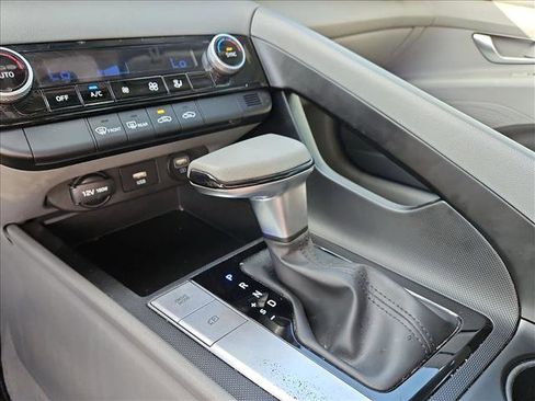 Used 2023 Hyundai Elantra SEL w/ Preferred Accessory Package FWD image 11