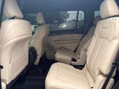 Used 2024 Jeep Grand Cherokee L Limited AWD/4WD image 16
