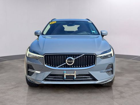 Used 2023 Volvo XC60 B5 Core image 2