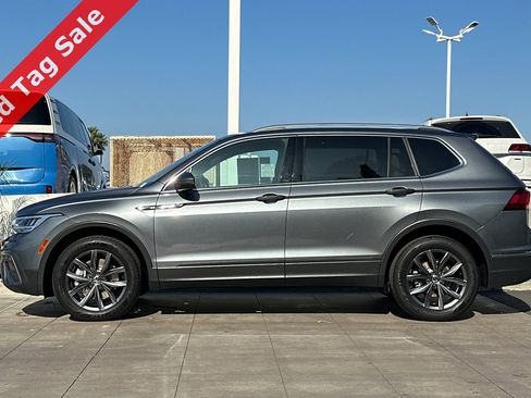Certified 2022 Volkswagen Tiguan SE w/ Panoramic Sunroof Package image 8