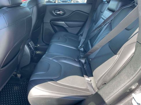 Used 2019 Jeep Cherokee Limited AWD/4WD image 6