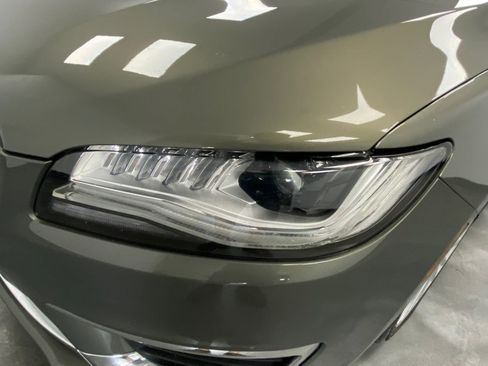 Used 2017 Lincoln MKZ Reserve image 11
