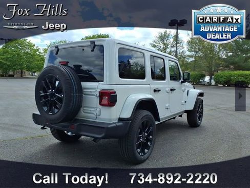 Used 2025 Jeep Wrangler Unlimited Sahara w/ Safety Group AWD/4WD image 9