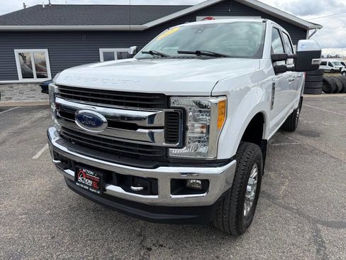 Used 2017 Ford F250 XLT w/ XLT Premium Package AWD/4WD image 9