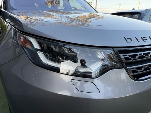 Used 2020 Land Rover Discovery SE image 9