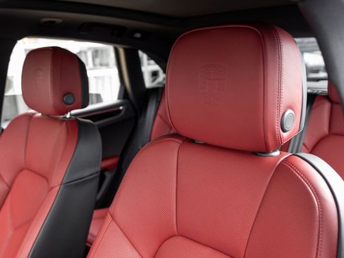 Certified 2026 Porsche Macan image 23