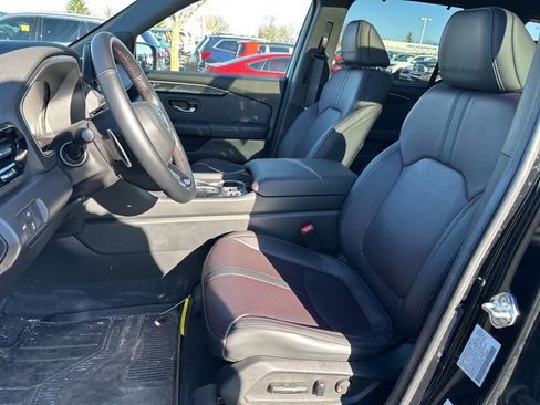 Used 2025 Honda Pilot Black Edition image 19