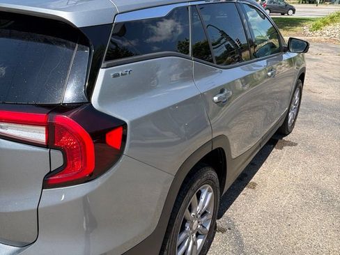 Used 2024 GMC Terrain SLT AWD/4WD image 9