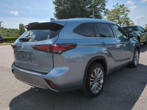 Certified 2024 Toyota Highlander Platinum AWD/4WD image 6