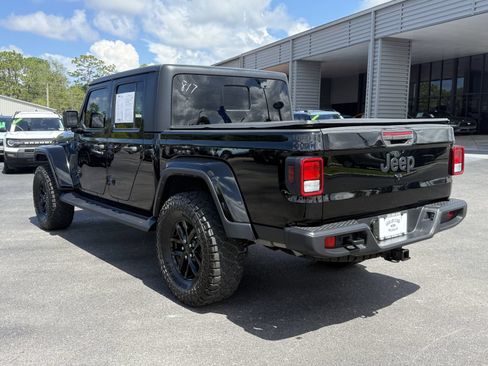 Used 2023 Jeep Gladiator Sport AWD/4WD image 7
