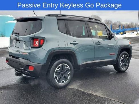 Used 2016 Jeep Renegade Trailhawk image 4