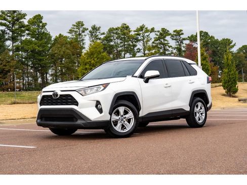 Used 2019 Toyota RAV4 XLE image 1