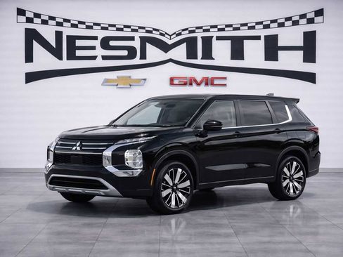 Used 2025 Mitsubishi Outlander SE image 8