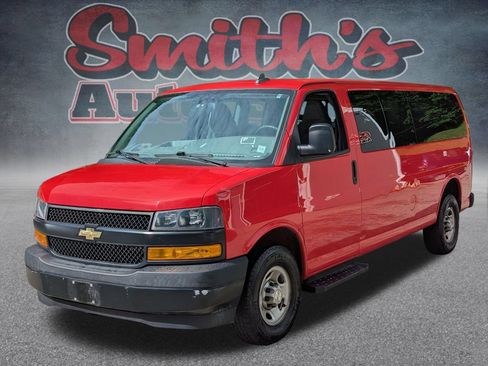 Used 2022 Chevrolet Express 3500 LS RWD image 3