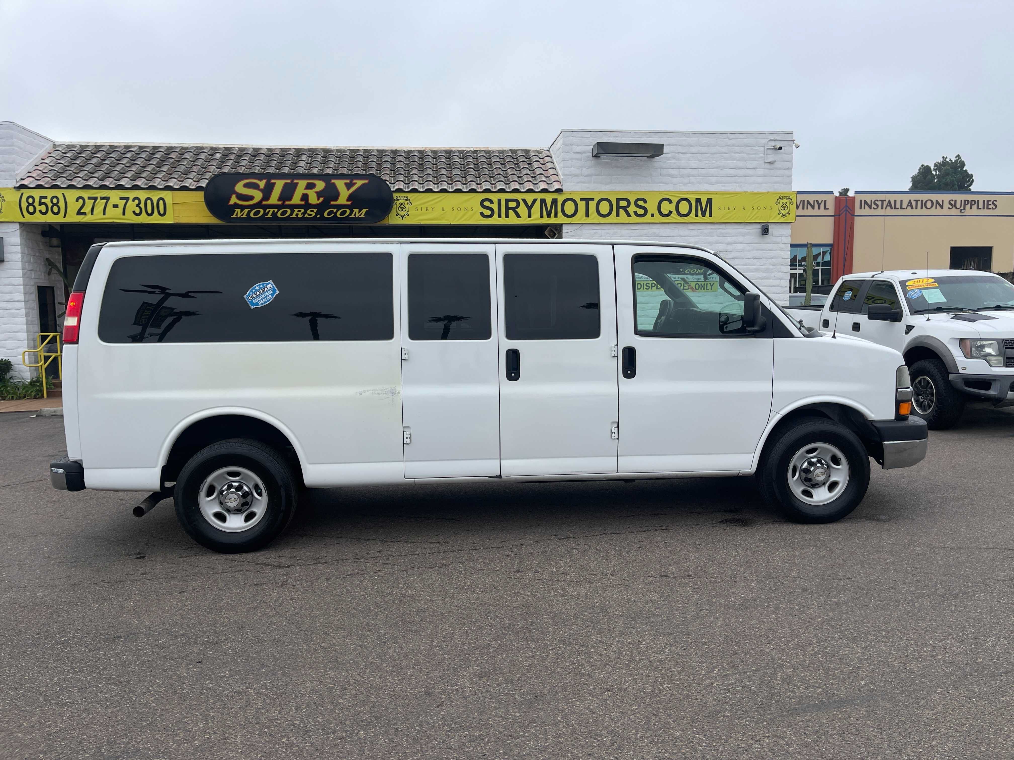 Used 2016 Chevrolet Express 3500 LT w/ LT Preferred Equipment Group RWD image 2