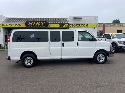 Used 2016 Chevrolet Express 3500 LT w/ LT Preferred Equipment Group image 2