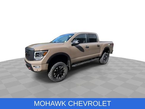 Used 2021 Nissan Titan PRO-4X w/ Pro-4x Convenience Package AWD/4WD image 4