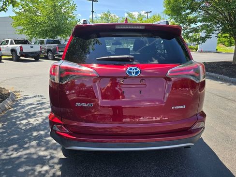 Used 2018 Toyota RAV4 LE AWD/4WD image 7
