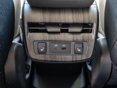 Used 2023 Nissan Ariya FWD image 9