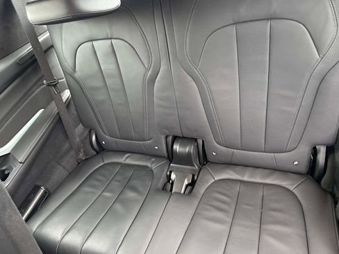 Used 2022 BMW X7 xDrive40i w/ M Sport Package image 15