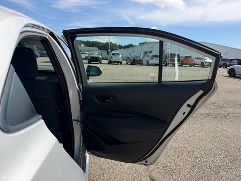 Used 2024 Toyota Corolla LE FWD image 31