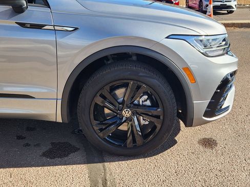 Used 2024 Volkswagen Tiguan SE R-Line image 28