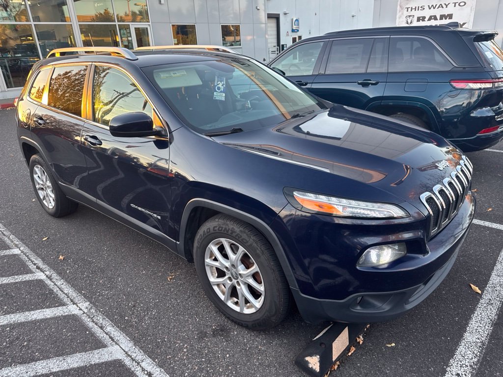 Used 2016 Jeep Cherokee Latitude FWD image 1