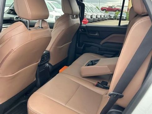 Used 2025 Toyota 4Runner Limited AWD/4WD image 4