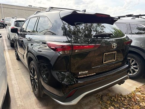 Used 2024 Toyota Highlander XSE FWD image 4