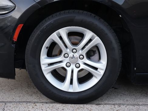 Used 2019 Dodge Charger SXT image 24