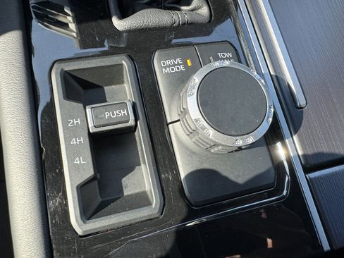 Used 2023 Toyota Tundra Platinum AWD/4WD image 31