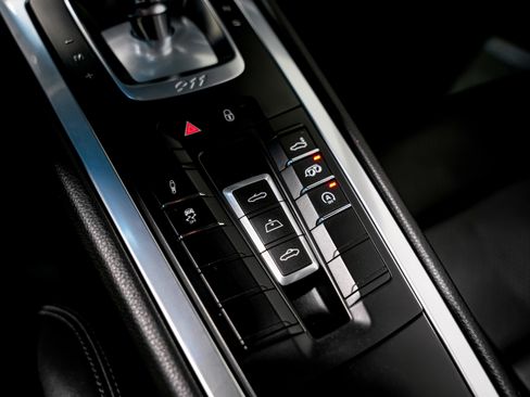 Used 2018 Porsche 911 Carrera 4S image 15