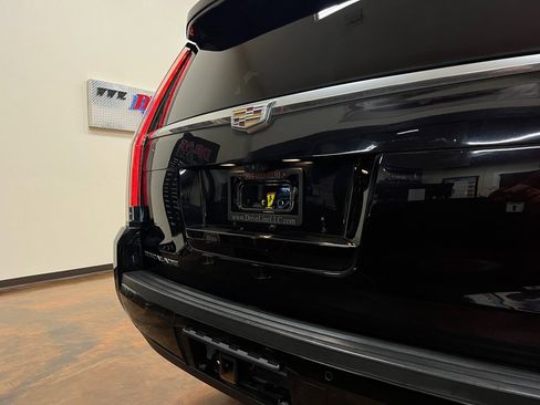 Used 2018 Cadillac Escalade Luxury RWD image 46