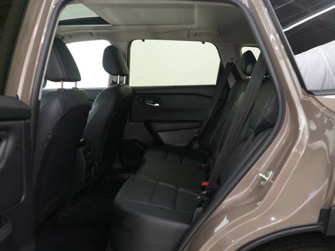 Used 2025 Nissan Rogue SV w/ SV Premium Package image 18