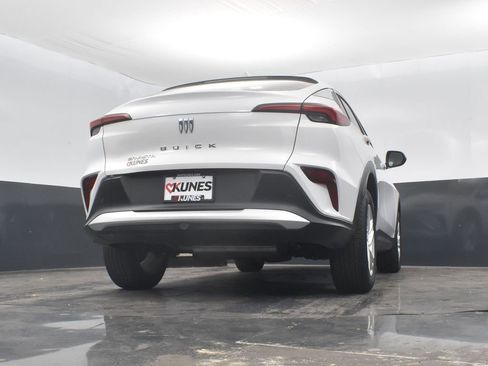 Used 2025 Buick Envista Preferred image 37