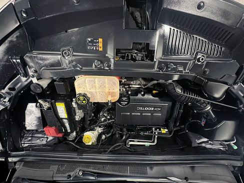 Used 2020 Chevrolet Trax LS FWD image 34