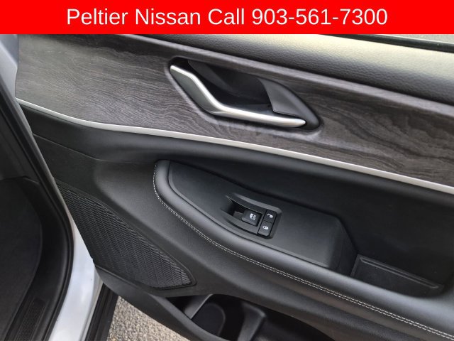 Used 2023 Jeep Grand Cherokee Limited RWD image 16